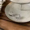 Pendientes Geométricos de Moda Versátiles de Lujo Ligero de Gama Alta con Textura de Hilo Transfronterizos Europeos y Americanos Pendientes de Diseño Sencillo y con Temperamento