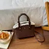 Bolsa de Mão em Lã de Cordeiro Estilo Retrô Feminina 2026 Nova Moda Estampa de Leopardo Simples Bolsa Transversal Bolsa de Ombro Único para o Dia a Dia Nicho