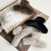 Pinza para el Cabello de Pelo de Visón de Gama Alta Estilo Chanel para Mujer, Pasador para Moño Versión Coreana, Pinza Trendy Esponjosa de Tiburón para el Cabello