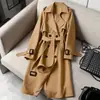 Trench coat cáqui de lapela dupla, estilo europeu e americano, para mulheres, comprimento médio, acinturado, com cinto de amarração, gola de lapela, corte solto, adequado para o dia a dia, casaco elegante