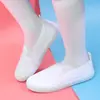 Zapatos de tela blanca para jardín de infantes, zapatillas de gimnasia, actuación de baile, envío gratis, zapatitos blancos, baile para niños, escuela de baile, actuación en jardín de infantes