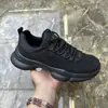 Novos sapatos casuais esportivos de malha respirável de verão para homens, tênis de corrida modernos com sola grossa para adolescentes