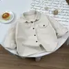 2026 Camisas Infantis Primavera e Outono Novo Estilo Femininas Estilo Coreano Retrô Versátil Elegantes Camisas Infantis Bebê Jaquetas 100% Algodão