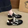 Sapatos de treino alemães pretos de bico redondo, com cadarço e sola macia, para mulheres, novo estilo outono 2026, sapatos casuais para atividades ao ar livre, sapatos esportivos, sapatos de corrida