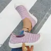 Suministro Directo de Fábrica Zapatos Casuales Transpirables de Tejido Fly-Knit para Mujer, Slip-On de Suela Suave, Zapatos Perezosos Populares para Comercio Electrónico Transfronterizo, Zapatos Slip-On para Verano