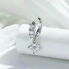 Diseño de estrella de cuatro hojas: Nuevos ear cuffs colgantes florales de verano frescos de Henson, tachuelas para el lóbulo de la oreja con varilla de aleación de titanio, joyería para piercing