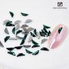 Nuevo Arte de Uñas Esmeralda Formas Fondo Plano Diamante Verde Oscuro Arte de Uñas Fondo Dorado Diamante Joyería Arte de Uñas Pedrería para Uñas