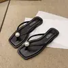 Sandalias plateadas retro de suela plana para mujer, primavera-verano, chanclas de dedo de moda europea y americana, zapatos de playa