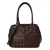 Bolso coreano de nicho con un aire moderno y de alta gama, nuevo modelo 2026, bolso grande de hombro y axila tipo tostada decorado con remaches y2k