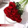 Ramo de Flores Artificiales Rojas Personalizado Materiales Florales para Bodas Flores de Plantas Verdes Arreglo Flores Decoración de Paisajismo de Hoteles Guía de Carretera Flores Decorativas Flores Falsas