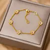 El mismo estilo que la joyería: un brazalete de flor de cinco pétalos con diseño completo de diamantes y una cadena de extensión, un brazalete de alta gama y a la moda para mujer, un accesorio versátil