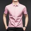 Camisa Popular de Lujo Ligero de Alta Gama Sin Costuras de Color Sólido con Cuello Solapa Oscura de Manga Corta de Seda de Morera Nuevo Estilo de Verano para Hombre
