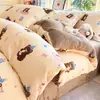 Juego de Cuatro Piezas de Leche Polar de Invierno con Funda Nórdica de Polar Añadida Juego de Tres Piezas para Dormitorio Infantil Sábana Cálida Ropa de Cama de Coral