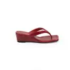 Chanclas de cuña estilo nuevo verano 2026 color rojo realzador para mujer, Sandalias de dedo con suela suave para uso exterior en verano