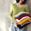 Suéter para mujer, versátil para usar en capas, top de punto pullover de cuello en V ajustado estilo coreano, camiseta ajustada estilo estudiante