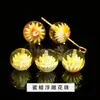 Jingde Joyería Porcelana Blanca Natural Flor Blanca Espaciadores de Cera Densa Accesorios para Joyería DIY Aceite Alto Aceite de Pollo Cera de Abeja Amarilla Cuentas Sueltas Venta al por Mayor