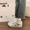Zapatillas de entrenamiento retro alemanas plateadas muy elegantes para mujer, nuevo modelo otoño 2026, zapatillas deportivas casual blancas versátiles de estilo coreano con suela fina