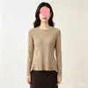 Novo top justo de manga longa com gola redonda e acinturado para outono e inverno para mulheres, suéter de gola redonda para usar por baixo, suéter de tricô feminino na cor branca