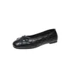 Sapatos Mary Jane de padrão losango estilo francês com bico quadrado e salto grosso para mulheres, coleção primavera 2026, sapatilhas casuais com tira de fivela