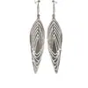 Pendientes de aro minimalistas de plata multicapa con forma de gota de agua, con un tacto metálico, elegantes y geniales para un look de noche chic.