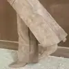 Botas femininas de comércio exterior transfronteiriço com bico fino, cano largo, fivela de metal reta, botas de comprimento médio, tamanho grande, salto grosso, botas femininas estilo calça