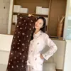 Almohada larga de apoyo de forro polar de invierno para niñas, almohada de apoyo para sujetar las piernas al dormir, almohada para dormir en el rincón de la ventana en otoño e invierno, cojín de respaldo para sofá