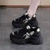 Sapatos Aumentadores de Altura Femininos 2026 Primavera Novos Tendência Esportivos Casuais Estudante Sapatos de Solado Grosso para Combinar com Saias Dad Shoes Ak611