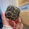 Estampado de Leopardo Transfronterizo Adecuado para Funda de Auriculares Huawei Clip2, Nueva Funda Dura de PC de Imitación de Cuero PU, Estilo de Negocios, Anticaídas