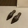 Meias-calças Elegantes de Salto Baixo Estilo Coreano com Strass e Saia, Mules Pontiagudas de Cetim Roxas Deslumbrantes para Roupas de Exterior, Primavera/Verão 2026