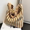 Bolso de diseño de nicho informal nuevo 2023, bonito bolso de mujer Mori, bolso de hombro popular de verano, bolso de cubo de estilo occidental