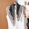 Elegante Pañuelo Cuadrado Delgado Estilo Francés para Mujer, Ligero y Transpirable, Estilo Artístico, Versátil para Usar con Camisa, Pañuelo Decorativo para el Cuello, Pañuelo de Seda