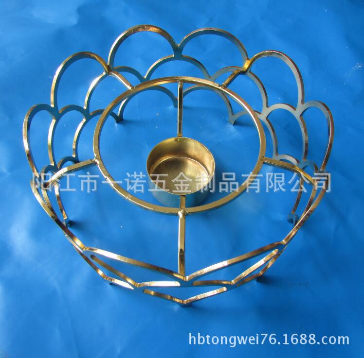 雪勺黄志民烛台材质铁镀金，单价9.5元不含税