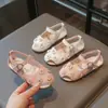 Zapatos de piel para niña, sandalias negras, sandalias estilo británico, zapatos de actuación de princesa europeos y americanos, novedades de otoño, exterior suave, zapatos de moda para bebé