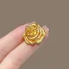 Broche de Rosa Dourado Liso Estilo Corte Retro Verão Simples Leve Luxo Fecho de Alfinete para Roupas Sensação de Alto Padrão Mulher