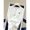 Camiseta de algodón de manga larga con cuello en V abotonado, diseño de copo de nieve para mujer, top blanco moderno y versátil, ropa de mujer Otoño 2026