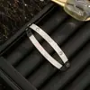 Europa e Estados Unidos cartão quente transfronteiriço pulseira de aço inoxidável para casa pulseira de diamante de moda feminina de alta qualidade pulseira para amantes de amor