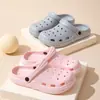 Zapatos con agujeros para mujer de suela gruesa, punta cerrada, para exteriores, lindos, pantuflas de baño caídas, para verano, para la playa, hombres