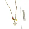 Collar Colgante de Flor de Doble Cara con Esmalte Rojo y Nácar Inspirado en el Diseño para Mujer, Cadena de Cuello de Moda Única y Exquisita, Cadena para Suéter