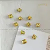 Pedras de strass para manicure douradas, modernas e deslumbrantes, apresentando designs de floco de neve, estrela de cinco pontas e cristal de vidro redondo com base pontiaguda, usadas como acessórios decorativos