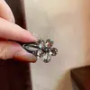Pinza para el pelo de pico de pato lateral, estilo nuevo con pedrería, compacto y elegante, adecuado para flequillo, con detalles florales, brillante y moderno