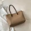 Bolsa Transfronteriza de Gran Capacidad para Mujer Moda Nueva Otoño e Invierno 2026 Bolso de Hombro Versátil para Viajes Diarios Bolso Tote de Textura de Alta Calidad