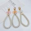 Llavero colgante de lazo de cadena de perlas DIY nuevo metal flor accesorios de tarjeta bolsa para audífonos accesorios para llaves femeninos