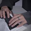 Anillo de patrón de rima de explosión de sonido para hombre, versión de moda de lujo ligero, sentido de alta gama, anillo versátil de temperamento y personalidad para mujer, generación de venta al por mayor