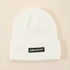 Gorro de Tela Tejida Gruesa con Etiqueta para Hombres y Mujeres Otoño e Invierno 2025 Nuevo Gorro de Lana Tejida Gorro Cálido de Invierno con Protección para los Oídos Gorro para el Frío
