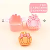 Serie de moldes para paletas con múltiples diseños simulando varios patrones como calabaza, cara sonriente, cereza, herramientas de horneado con impresión DIY