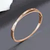 Pulseira para Mulheres, Moda Europeia e Americana, Cruz de Aço Titânio com Números Romanos, Acessórios de Pulseira de Aço Inoxidável, Pulseira com Fecho Duplo
