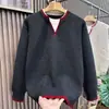 Estilo old money, marca de moda, suéter de punto versátil con bloques de color y cuello en V, de manga larga para hombre, cálido y con aspecto de capas para otoño e invierno