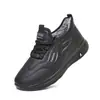 Zapatos casuales de algodón impermeables para hombre de invierno con forro de felpa engrosado, suela suave, antideslizantes, zapatos cálidos para padres de mediana edad y ancianos