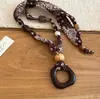 Collar de cordón de cuero con perla cuadrada de acrílico, estilo vintage y artístico, cadena para suéter, diseño único, joyería de lujo ligera, venta al por mayor