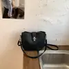 Bolso de mujer de nicho de alta gama, nuevo modelo 2026, bolso de axila para dama con textura vintage, bolso pequeño cruzado de un solo hombro coreano